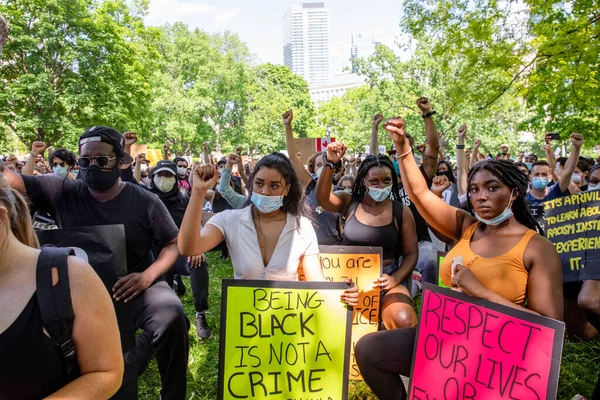 Toronto Ontario Canada Junho 2020 Marcha Racismo Solidariedade Com Matéria — Fotografia de Stock