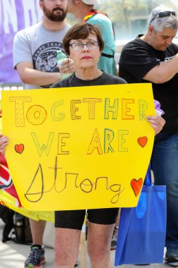 Protestocuların elinde 