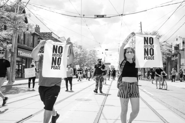 Toronto Ontario Canada Juni 2020 Racisme Marts Solidaritet Med Black - Stock-foto