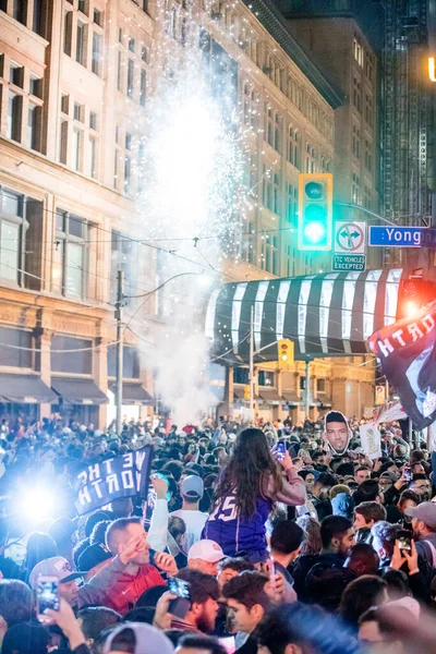 Los Fans Toronto Raptors Celebran Después Que Los Raptors Derrotaran —  Fotos de Stock