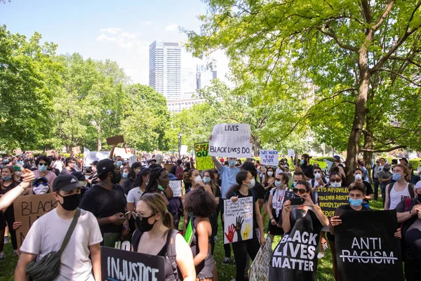 Toronto Ontario Canada Junho 2020 Marcha Racismo Solidariedade Com Matéria — Fotografia de Stock