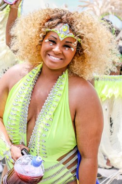 TORONONTO, ONTARIO, CANADA - 3 Ağustos 2019: Kuzey Amerika 'nın en büyük sokak festivallerinden biri olan Toronto Karayip Karnaval Büyük Geçidi katılımcıları.