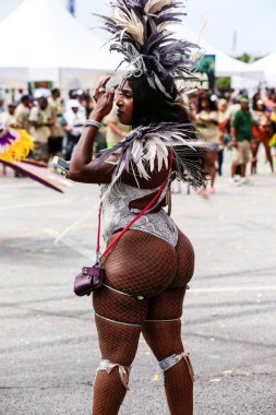 TORONONTO, ONTARIO, CANADA - 3 Ağustos 2019: Kuzey Amerika 'nın en büyük sokak festivallerinden biri olan Toronto Karayip Karnaval Büyük Geçidi katılımcıları.
