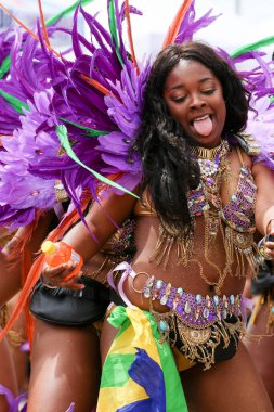 TORONONTO, ONTARIO, CANADA - 3 Ağustos 2019: Kuzey Amerika 'nın en büyük sokak festivallerinden biri olan Toronto Karayip Karnaval Büyük Geçidi katılımcıları.