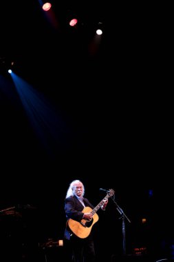 TORONTO, CANADA - 2016 / 09 / 04: David Crosby Toronto 'daki Danforth müzikholünde canlı performans sergiliyor.  
