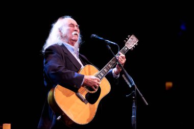 TORONTO, CANADA - 2016 / 09 / 04: David Crosby Toronto 'daki Danforth müzikholünde canlı performans sergiliyor.  