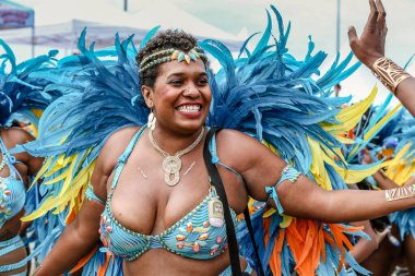 TORONONTO, ONTARIO, CANADA - 3 Ağustos 2019: Kuzey Amerika 'nın en büyük sokak festivallerinden biri olan Toronto Karayip Karnaval Büyük Geçidi katılımcıları.