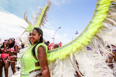 TORONONTO, ONTARIO, CANADA - 3 Ağustos 2019: Kuzey Amerika 'nın en büyük sokak festivallerinden biri olan Toronto Karayip Karnaval Büyük Geçidi katılımcıları.