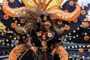 TORONONTO, ONTARIO, CANADA - 3 Ağustos 2019: Kuzey Amerika 'nın en büyük sokak festivallerinden biri olan Toronto Karayip Karnaval Büyük Geçidi katılımcıları.