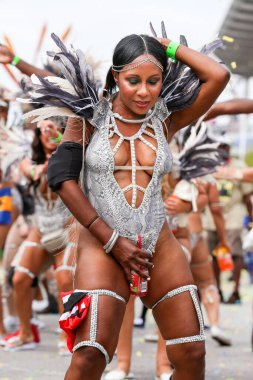 TORONONTO, ONTARIO, CANADA - 3 Ağustos 2019: Kuzey Amerika 'nın en büyük sokak festivallerinden biri olan Toronto Karayip Karnaval Büyük Geçidi katılımcıları.