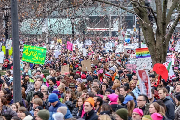 Toronto Ontario Canada Tammikuu 2018 Nainen Maaliskuuta Määrittäminen — kuvapankkivalokuva