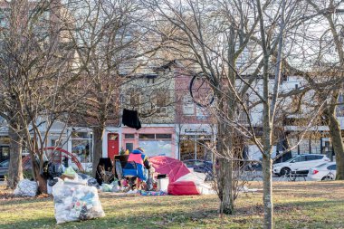 TORONONONONONTO, ONTARIO, CANADA - 7 ARALIK 2020 ARALIK: İKTİLERİNDE Çadır şehirleri COVID-19 PANDEMIK.