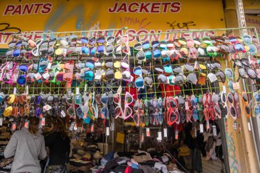 3 HAZİRAN 2018 - TORONTO, CANADA: KENSİNGTON Marketinde SATILIK.