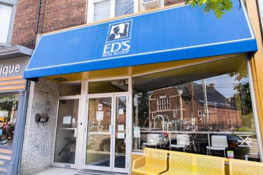 TORONTO, Kanada - 21 AĞUSTOS 2017: ÇALIŞLARIN DOĞU YÖNETMENDE ÇALIŞLARI