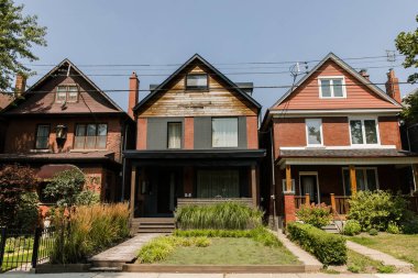 TORONTO, CANADA - 21 Ağustos 2017: High Park / RONCESVALLE Mahallesindeki İKİNCİ HASTANLAR.