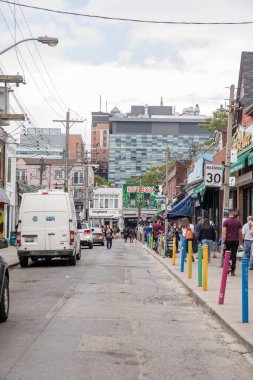 3 HAZİRAN 2018 KENSİNGTON MARKET 'DE İNSANLAR AŞIYOR.