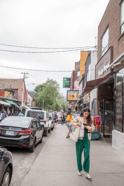 3 HAZİRAN 2018 KENSİNGTON MARKET 'DE İNSANLAR AŞIYOR.