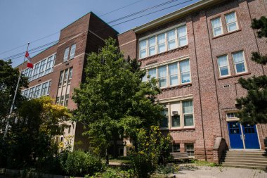 TORONTO, CANADA - 21 Ağustos 2017: FERN AVEUNE PUBLIC OKULU PARK / RONCESVALLES