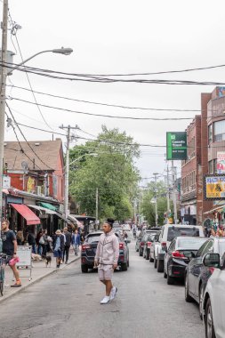 3 HAZİRAN 2018 KENSİNGTON MARKET 'DE İNSANLAR AŞIYOR.