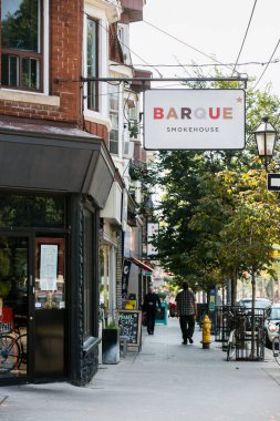 TORONTO, Kanada - 21 AĞUSTOS 2017: ÇALIŞLARIN DOĞU YÖNETMENDE ÇALIŞLARI