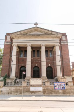 TORONTO, Kanada - 21 AĞUSTOS 2017: RONCESVALE AVEUNE 'DE VINCENT DE Paul ROMAN KATOLİK KİLİSESİ.