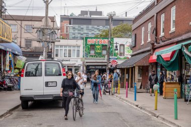 3 HAZİRAN 2018 KENSİNGTON MARKET 'DE İNSANLAR AŞIYOR.