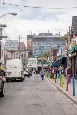 3 HAZİRAN 2018 KENSİNGTON MARKET 'DE İNSANLAR AŞIYOR.