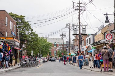 3 HAZİRAN 2018 KENSİNGTON MARKET 'DE İNSANLAR AŞIYOR.