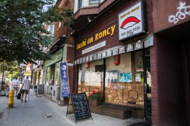 TORONTO, Kanada - 21 AĞUSTOS 2017: ÇALIŞLARIN DOĞU YÖNETMENDE ÇALIŞLARI