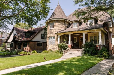 TORONTO, CANADA - 21 Ağustos 2017: High Park / RONCESVALLE Mahallesindeki İKİNCİ HASTANLAR