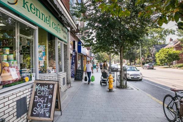 Toronto Canada August 2017 Row Stores East Side Roncesvalles Avenue — Stock Photo, Image