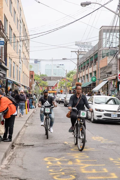 Junho 2018 Toronto Canadá Pessoas Foram Mercado Kensington — Fotografia de Stock