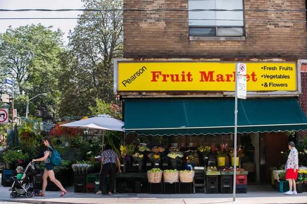 Toronto Canada Ağustos 2017 Roncesvalles Fruit Market — Stok fotoğraf