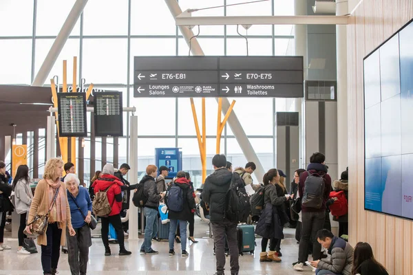 Toronto Canada Janjanuary 2018 Люди Torinto Pearson International Airport Terminal — стокове фото