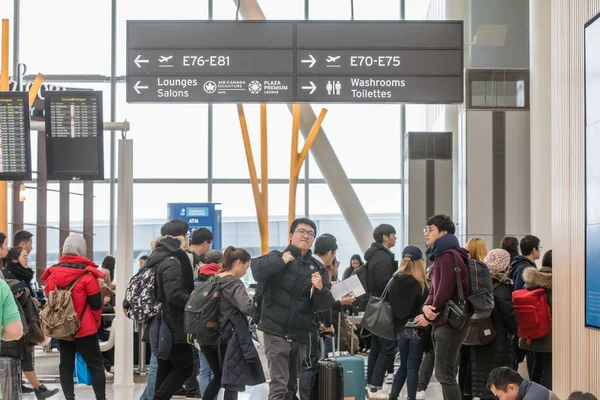 Toronto Kanada Januar 2018 Menschen Toronto Pearson International Airport Terminal — Stockfoto