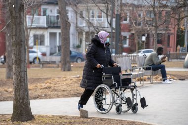 TORONTO, CANADA - 17 Mart 2021 KOVID 19 HAYAT VE GÜVENLİK