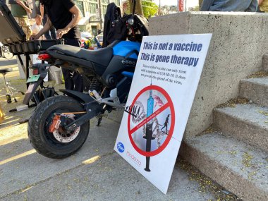 COVID 19 GÜN HAYAT - 14 Mayıs 2021 Fotoğraflar, Anti-Covid inananların toplanması, aşı karşıtı, maske karşıtı insanlar Toronto 'da