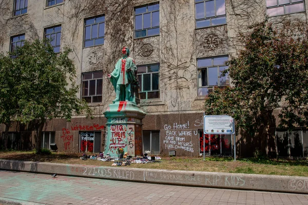 Estatua Egerton Ryerson Campus Universidad Ryerson Sido Rociada Con Pintura — Foto de Stock