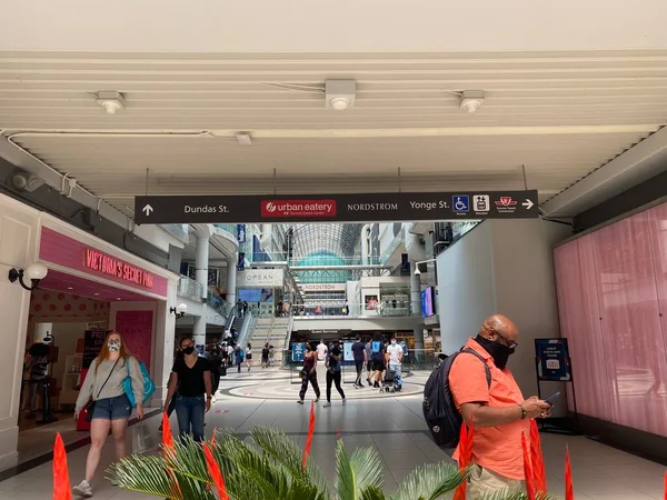 Kanada Toronto Aug 2021 Eaton Centre Mall Covid Günlük Yaşam — Stok fotoğraf