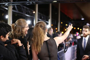 Toronto, Ontario, Kanada - 21 Ekim 2016: Buffer Festivali Kırmızı Halı. Tampon Festivali, YouTube ve Online içerik yaratıcılarının katıldığı bir festivaldir..