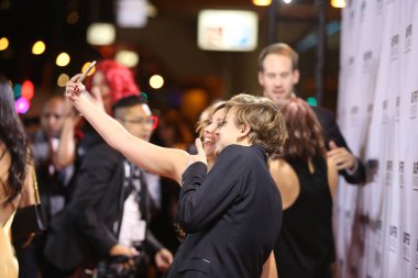 Toronto, Ontario, Kanada - 21 Ekim 2016: Buffer Festivali Kırmızı Halı. Tampon Festivali, YouTube ve Online içerik yaratıcılarının katıldığı bir festivaldir..