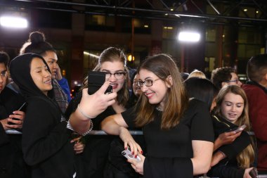 Toronto, Ontario, Kanada - 21 Ekim 2016: Buffer Festivali Kırmızı Halı. Tampon Festivali, YouTube ve Online içerik yaratıcılarının katıldığı bir festivaldir..