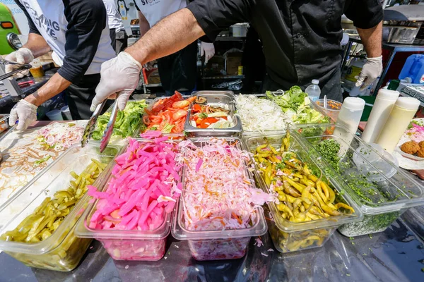 Chef Preparare Cibo Campo Alimentare — Foto Stock