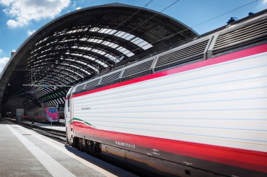 Milan Merkez tren - tren