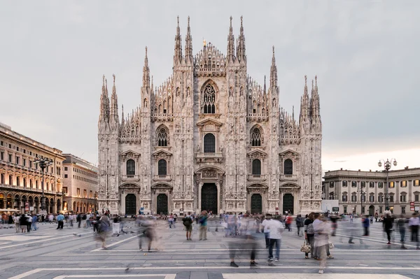 Milaan kathedraal en Piazza Duomo. — Stockfoto