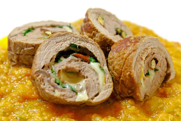 Rotoli di carne ripieni di salsa — Foto Stock