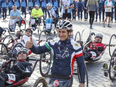 Alex Zanardi, örnek el motosiklet