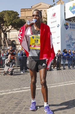Amos Roma maraton 2016 sürüm kazandıktan sonra hemen Kipruto.