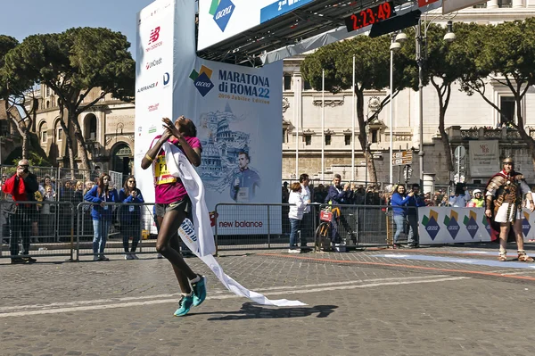 Rahma Tusa during Rome Marathon 2016. — Stock Photo, Image