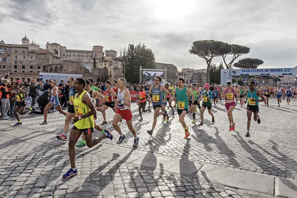 Atletas no início da maratona de Roma em 2016 — Fotografia de Stock